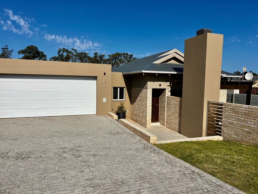 3 Bedroom Property for Sale in Mooikloof Country Estate Western Cape
